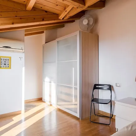 アパート Attic In Historical Center