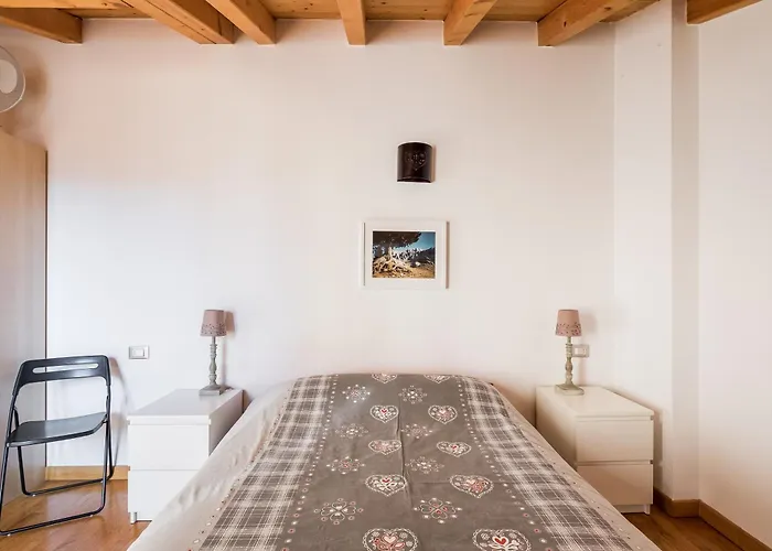 Attic In Historical Center דירה *