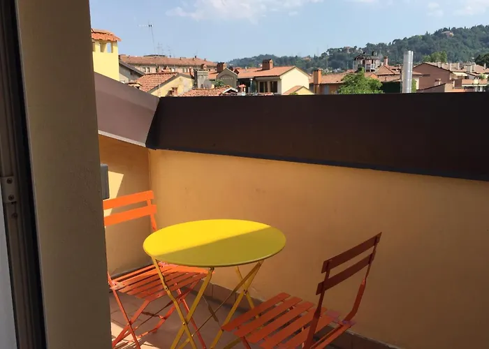 Attic In Historical Center Apartman