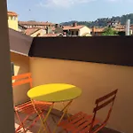 Attic In Historical Center Apartman